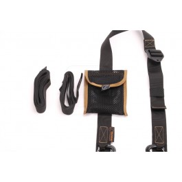 Very practical shoulder strap including recovery straps by Nakatanenga for your recovery tracks / sand tracks . The shoulder strap is easy to attach to the tracks to keep your hands free to move or to hold on to something so that you don't slip. In the sm