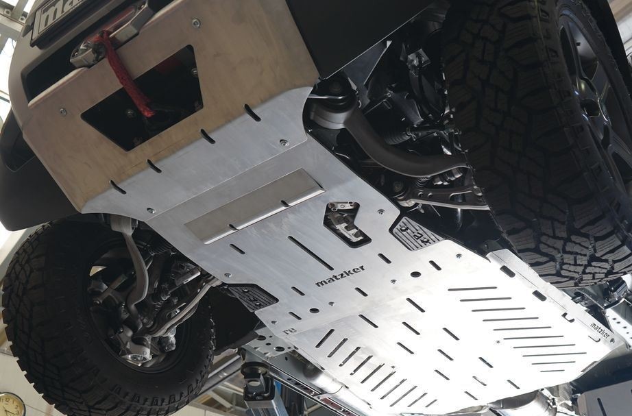 Underbody protection system for New Defender with built-in winch 4,300 kg
